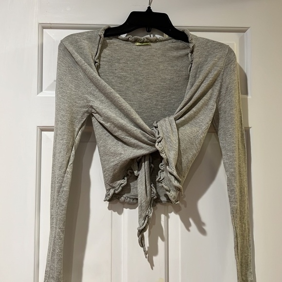 Y2K cropped tie cardigan with ruffles at edges and sleeves - Picture 3 of 5